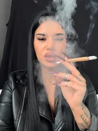 OnlyFans cuenta smokingfetishkate avatar 1
