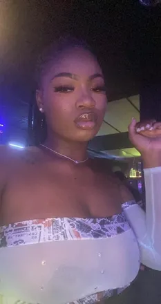 OnlyFans account  prettye1 header 2