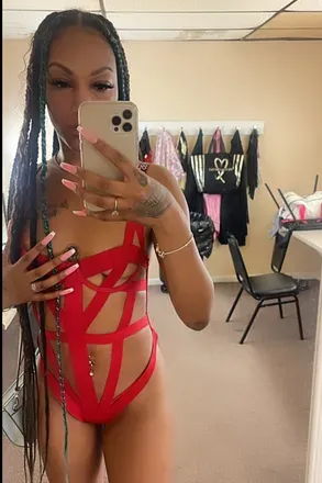 OnlyFans cuenta thedollbratt header 2