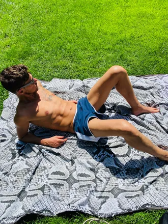 OnlyFans cuenta adrian-28 header 2