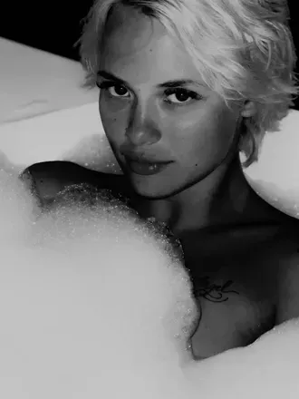 OnlyFans cuenta meggylicia header 2