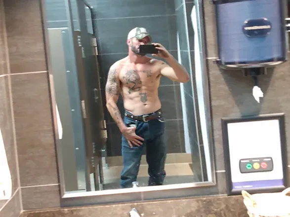 OnlyFans cuenta backwoodsbadboy85 header 2