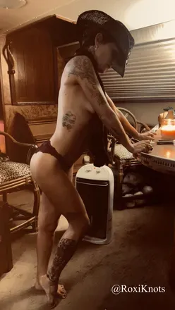 OnlyFans cuenta roxiknots avatar 1