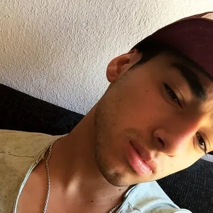 OnlyFans cuenta emi980902 avatar 1