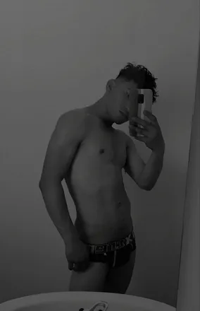 OnlyFans cuenta alejoxxx01 header 2