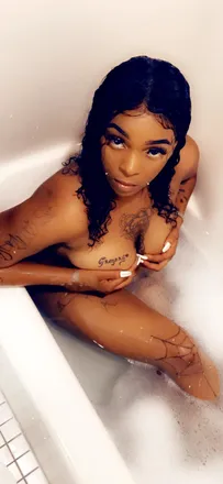 OnlyFans cuenta karmakentel header 2