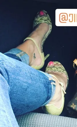 OnlyFans cuenta naughtyhappyfeet header 2