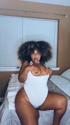 OnlyFans cuenta onlyat_curvyland avatar 1