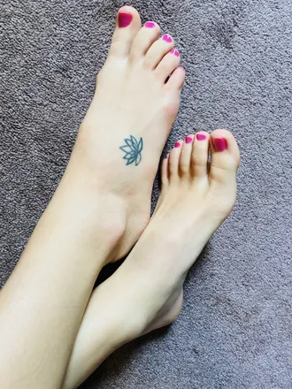 OnlyFans cuenta happy_feet_xo header 2
