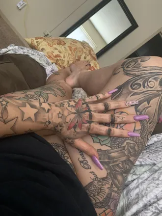 OnlyFans cuenta allure_tatted header 2