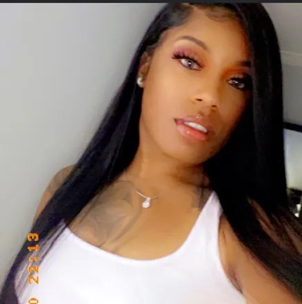 OnlyFans cuenta prettymilan header 2