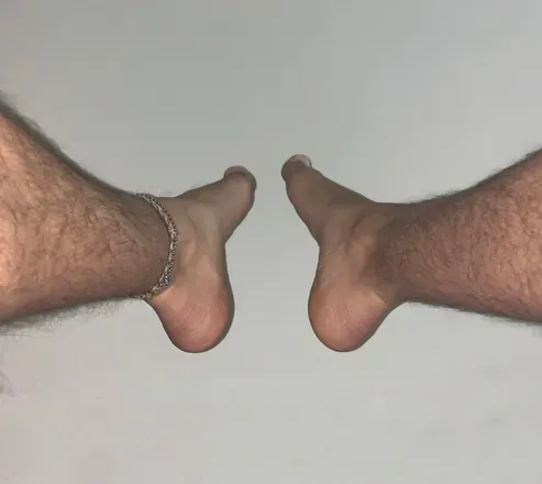 OnlyFans cuenta hisbarefeet avatar 1