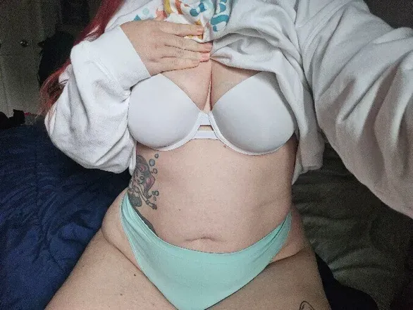 OnlyFans cuenta prettywhenikneel header 2