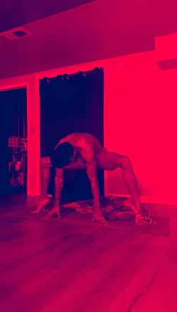 OnlyFans cuenta thefreeyogi header 2