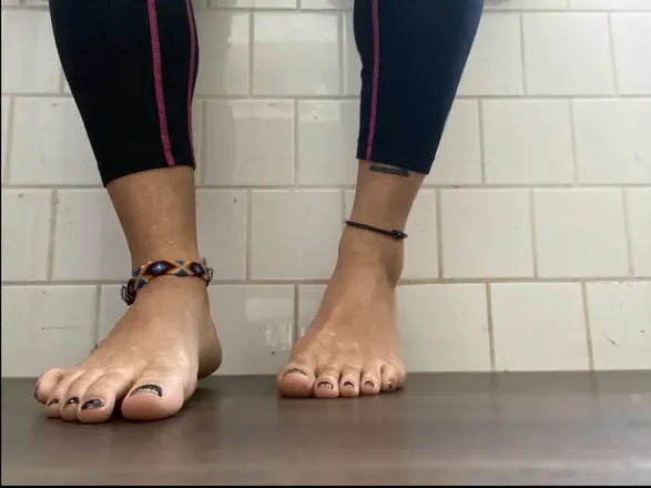 OnlyFans account  barefootbrawler avatar 1