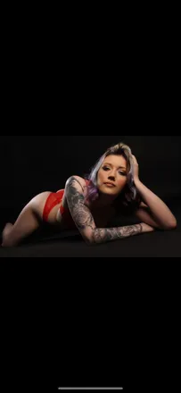 OnlyFans cuenta courtneythorn header 2