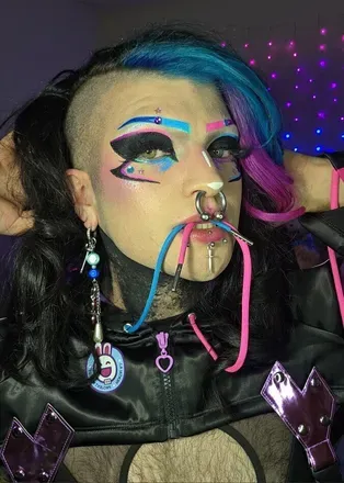 OnlyFans account  helldrake avatar 1