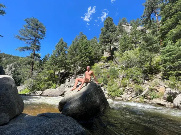 OnlyFans cuenta wildnakedandfree header 2