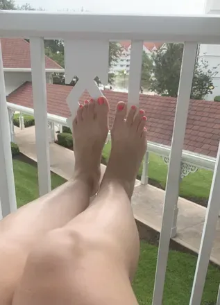 OnlyFans cuenta barefootbrunette1981 avatar 1