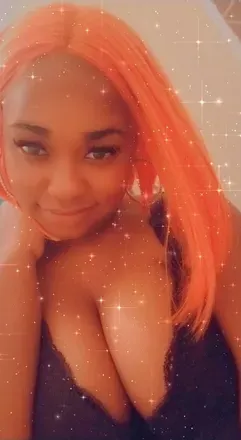 OnlyFans cuenta vickyvalencourt header 2