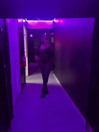 OnlyFans account  isbree header 2