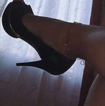OnlyFans cuenta u261915990 header 2