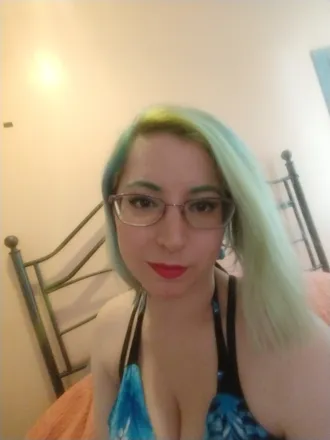 OnlyFans cuenta thatnerdyholly header 2