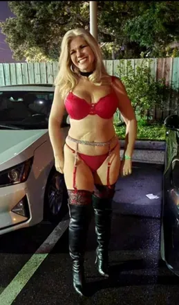 OnlyFans cuenta hotwifebubbles avatar 1