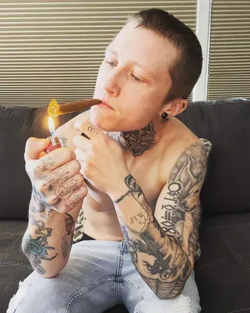 OnlyFans cuenta rollingupwithbanks avatar 1