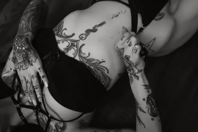 OnlyFans account  mindykloos5 header 2