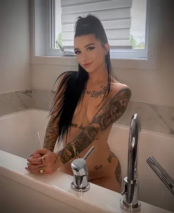 OnlyFans account  kyaranolimits avatar 1