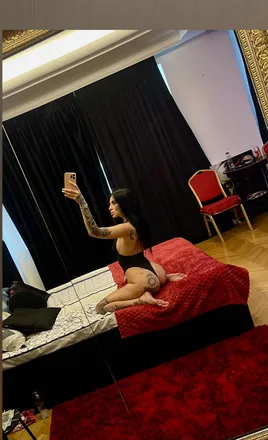 OnlyFans cuenta wildkendra header 2