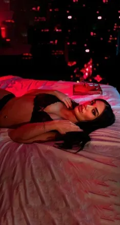 OnlyFans account  thecocktailqueen header 2
