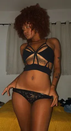 OnlyFans cuenta uvaamarela avatar 1