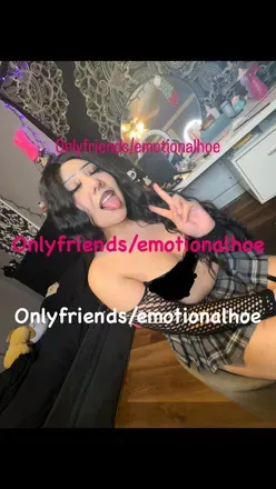 OnlyFans cuenta emotionalhoe avatar 1