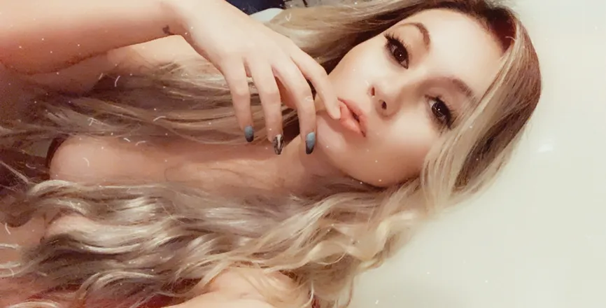 OnlyFans cuenta lyssichu header 2