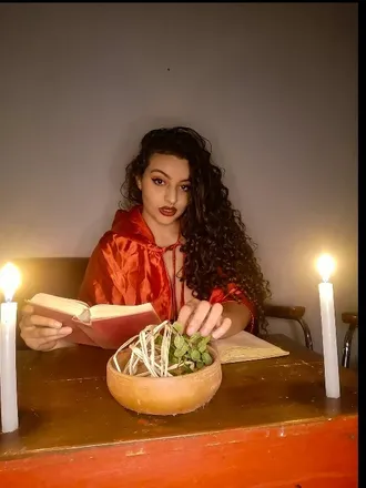 OnlyFans cuenta lucybathoty header 2