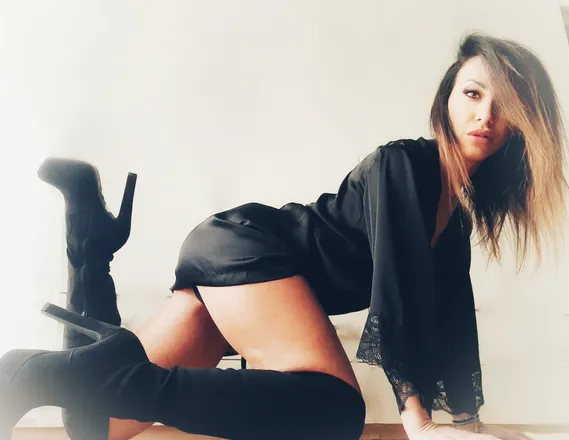 OnlyFans cuenta elisakoronaguilera header 2