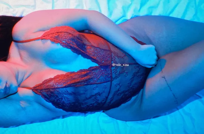 OnlyFans account  vale_xina header 2