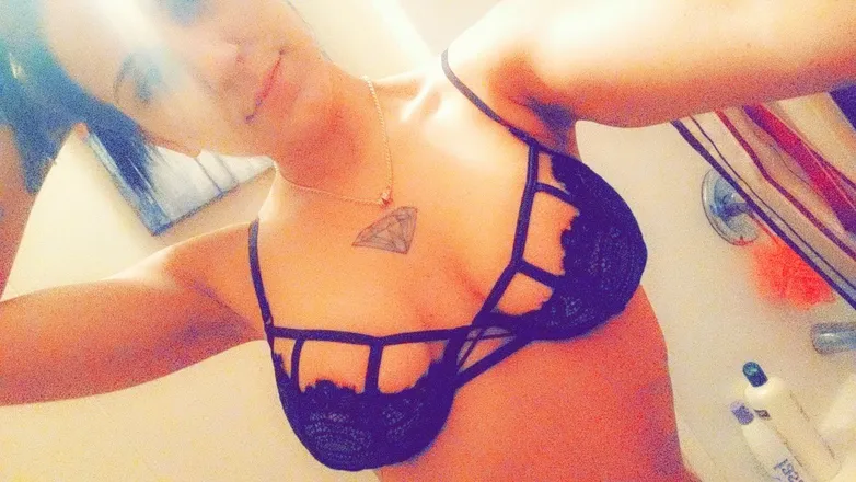 OnlyFans cuenta alexxyya header 2