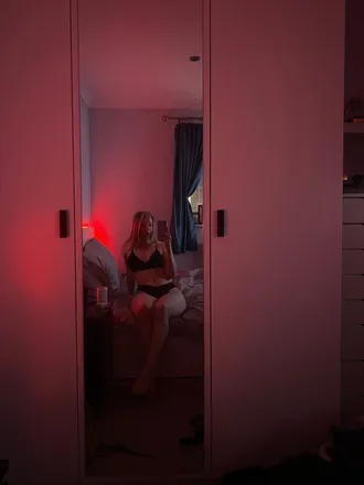OnlyFans cuenta zoelily1010 header 2