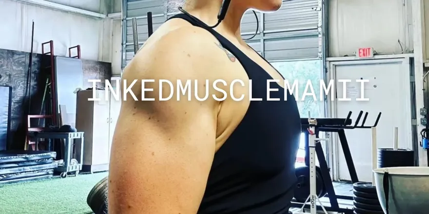 OnlyFans cuenta inkedmusclemamii header 2