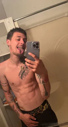 OnlyFans cuenta dat_hung_whiteboy98 header 2