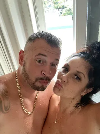 OnlyFans cuenta hotmarriedcouple21 header 2