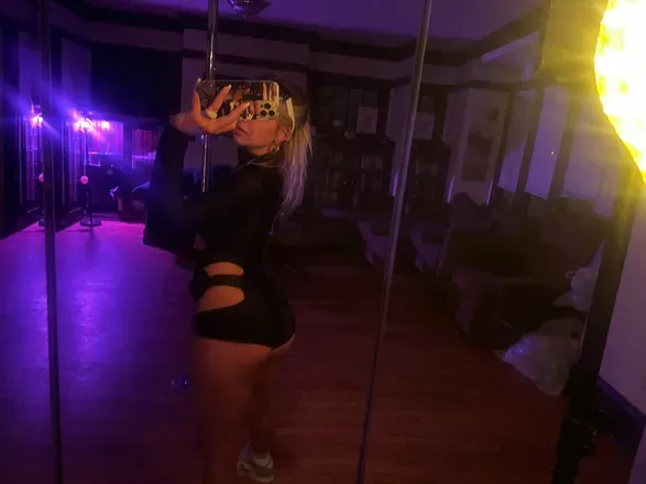 OnlyFans cuenta lilpeachxx1616 header 2