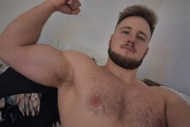 OnlyFans cuenta futuremuscbull header 2