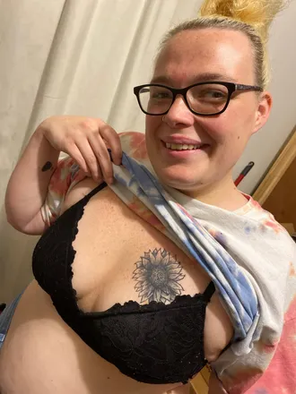 OnlyFans account  peaches-alana224 header 2
