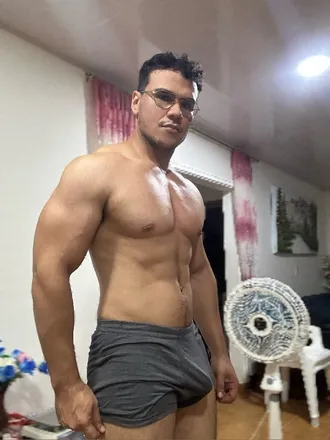 OnlyFans cuenta dominick2 header 2