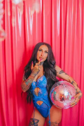 OnlyFans cuenta christinadoesof header 2