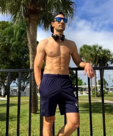 OnlyFans cuenta hubbynextdoor avatar 1